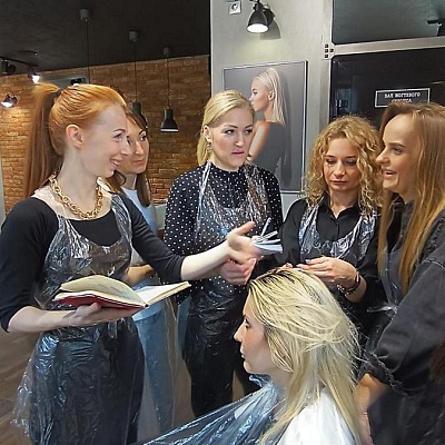 КОЛОРИСТИКА. СОВРЕМЕННЫЕ МЕТОДЫ ОКРАШИВАНИЯ «ВЗГЛЯД ПОД ДРУГИМ УГЛОМ» 4