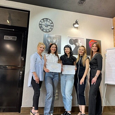 КОЛОРИСТИКА. СОВРЕМЕННЫЕ МЕТОДЫ ОКРАШИВАНИЯ «ВЗГЛЯД ПОД ДРУГИМ УГЛОМ» 9